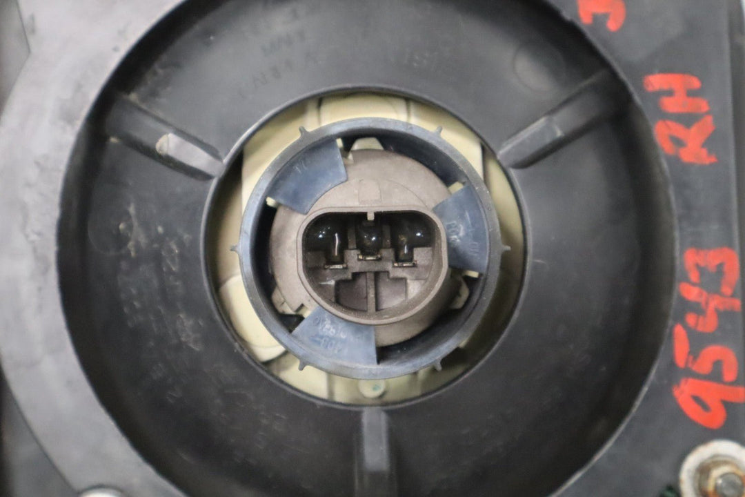 2003 - 2009 Hummer H2 Right Headlamp 15269179