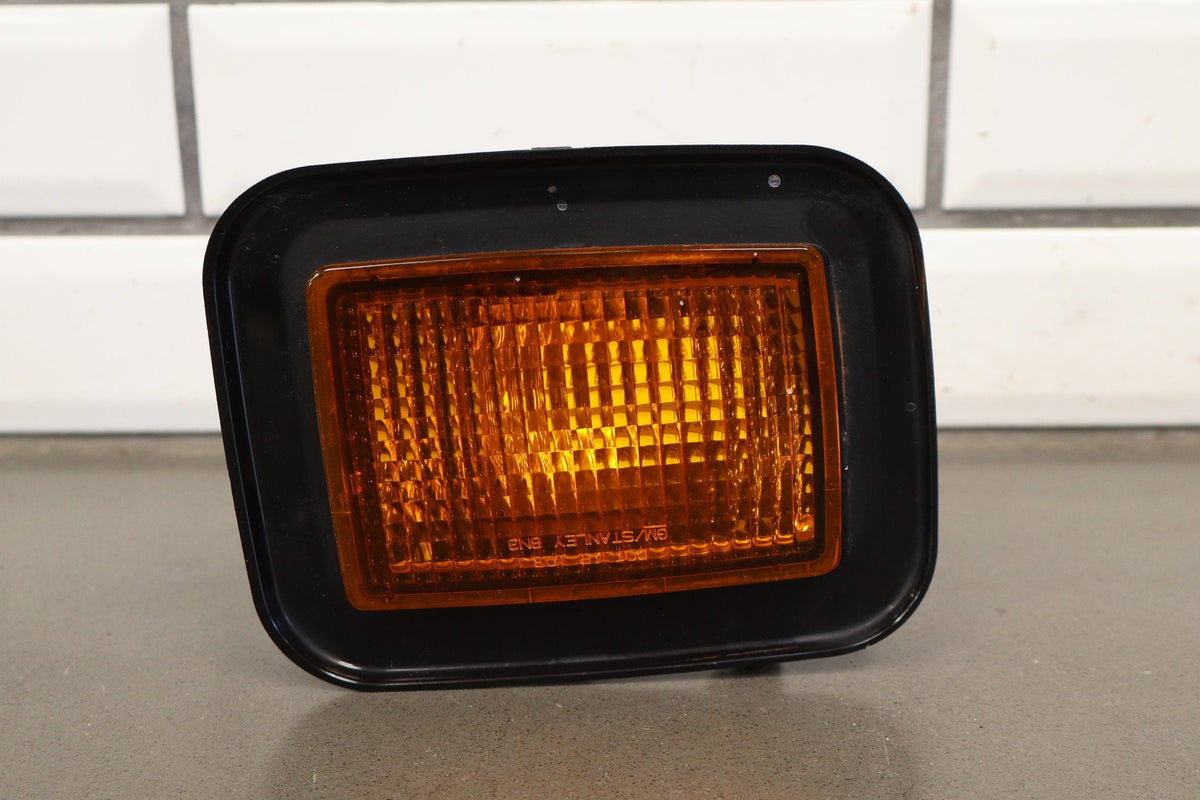 2003-2009 Hummer H2 Right Headlamp W/ Amber Marker 15269179