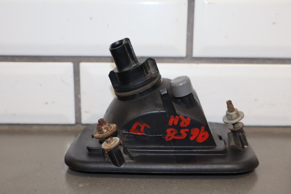 2003-2009 Hummer H2 Right Headlamp W/ Amber Marker 15269179