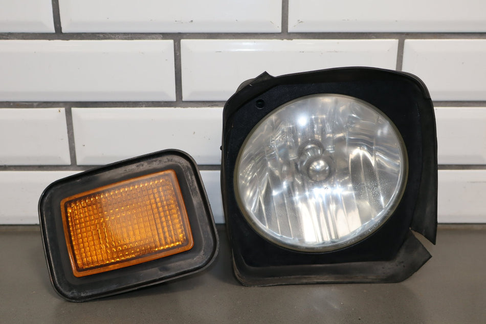 2003-2009 Hummer H2 Right Headlamp W/ Amber Marker 15269179