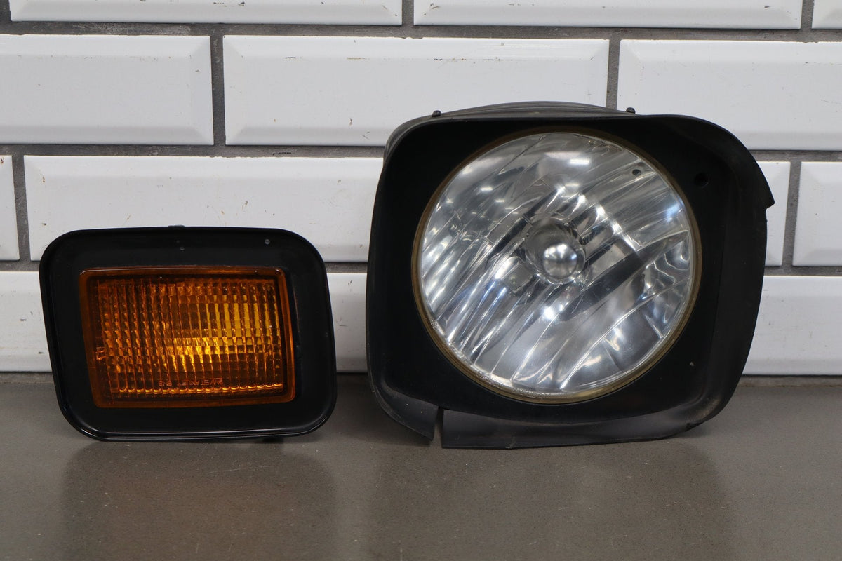 2003-2009 Hummer H2 Right Headlamp W/ Amber Marker 15269179