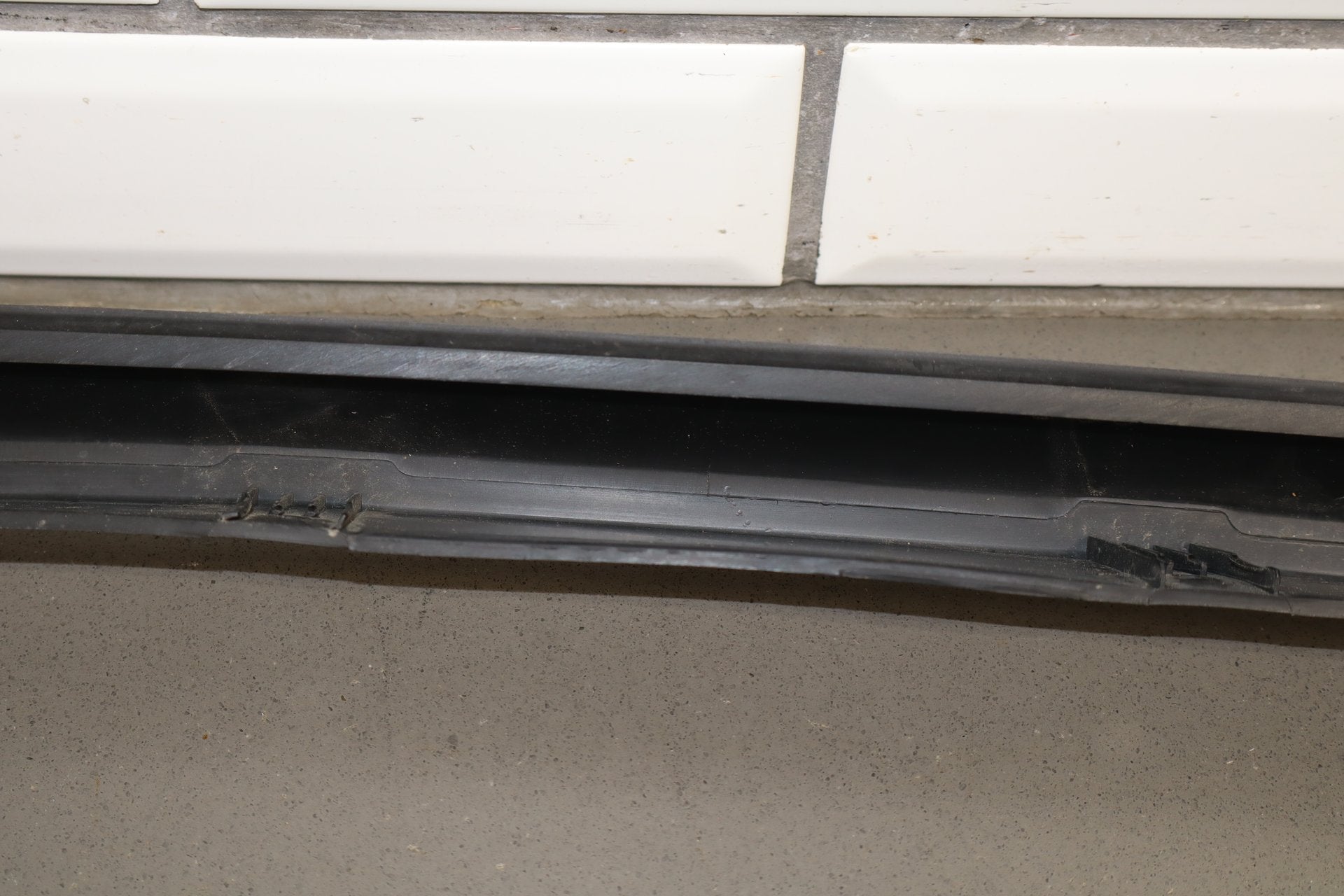 2003-2009 Hummer H2- Right Passenger Textured Fender Molding 15132308