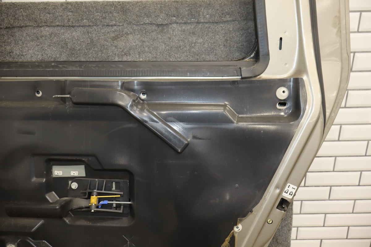 2003-2009 Hummer H2 Right Rear Door Pewter ( 11 ) 10396626