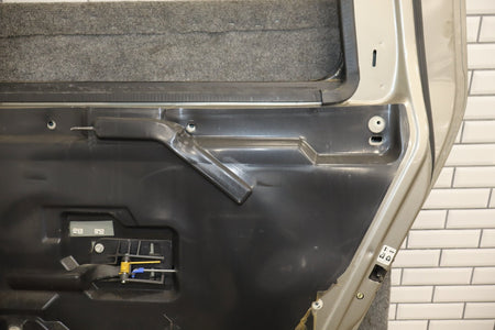 2003-2009 Hummer H2 Right Rear Door Pewter ( 11 ) 10396626