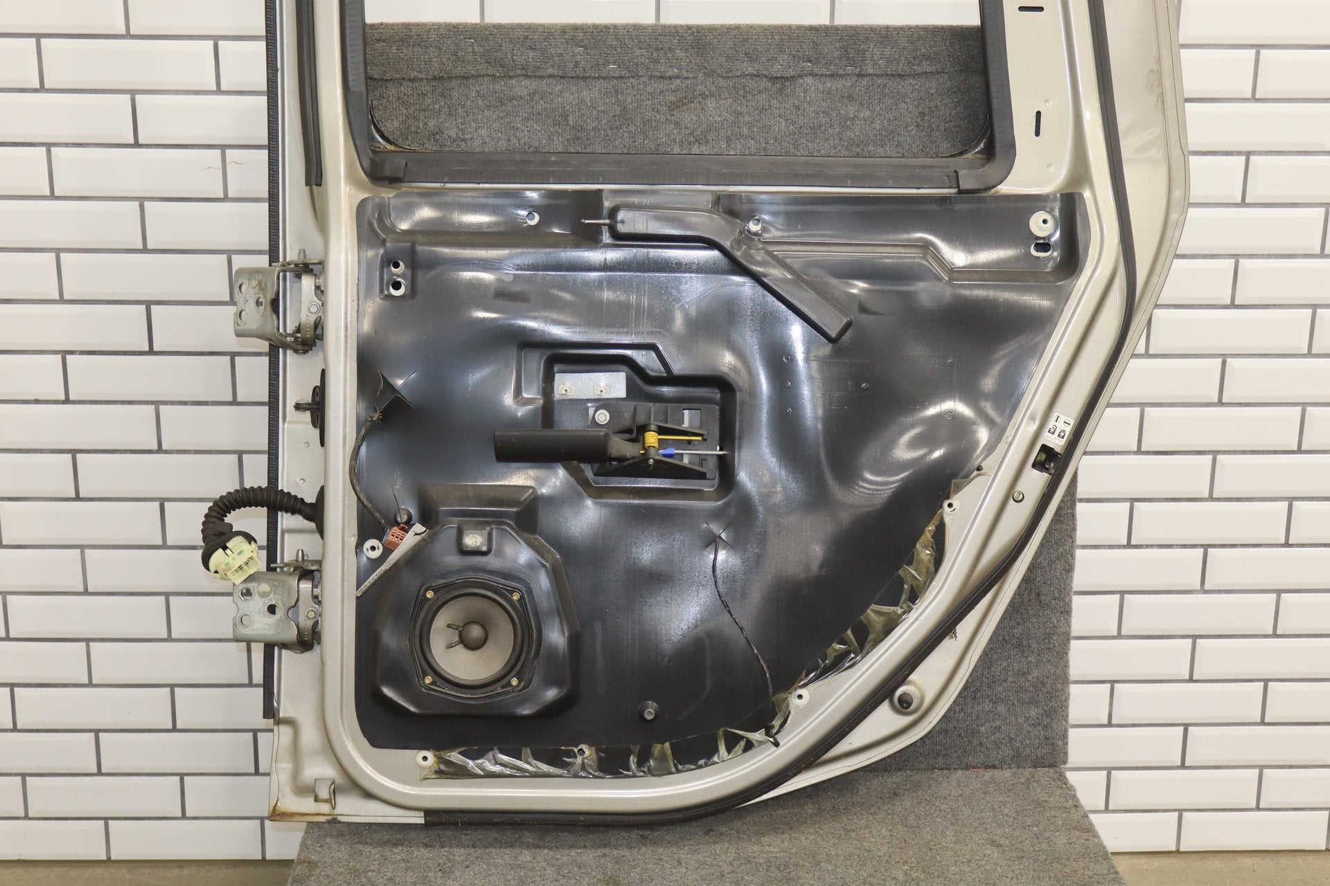 2003-2009 Hummer H2 Right Rear Door Pewter ( 11 ) 10396626