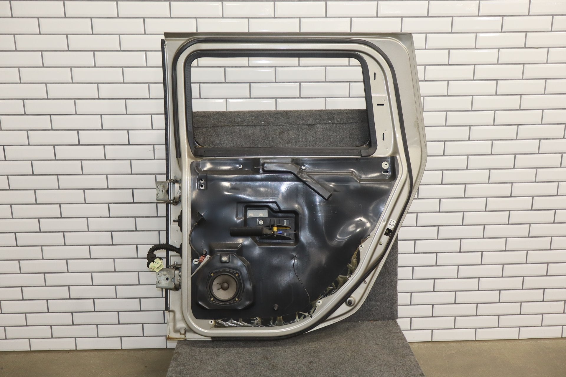 2003-2009 Hummer H2 Right Rear Door Pewter ( 11 ) 10396626
