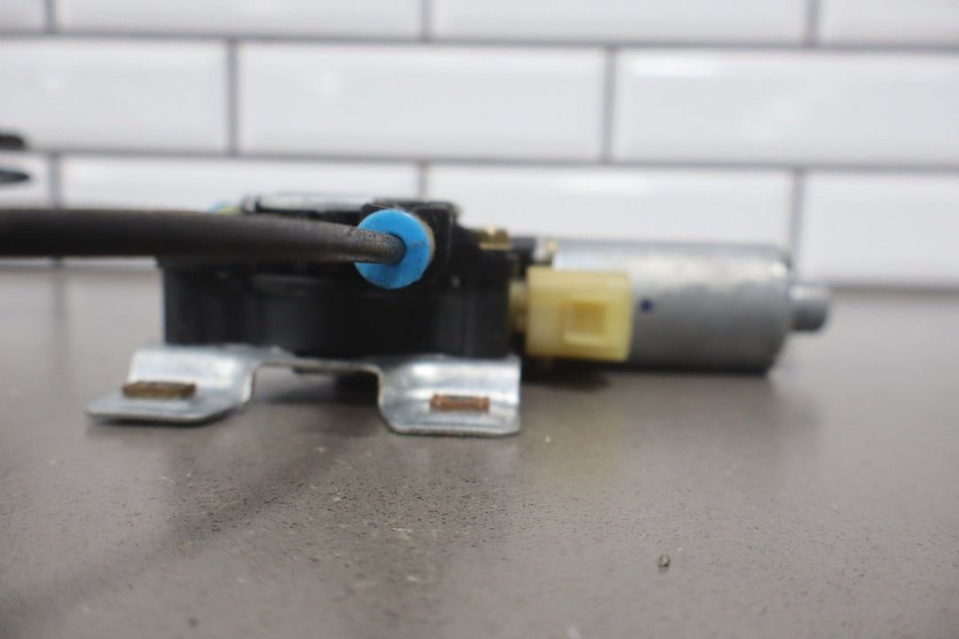 2003 - 2009 Hummer H2 Right Rear Door Regulator 15771354 OEM