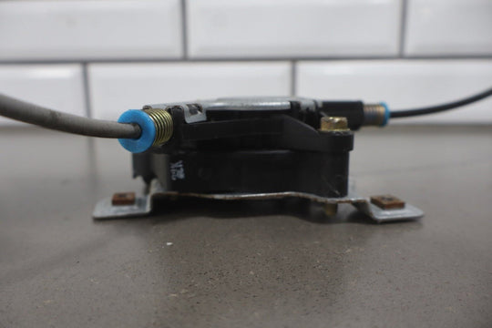 2003 - 2009 Hummer H2 Right Rear Door Regulator 15771354 OEM