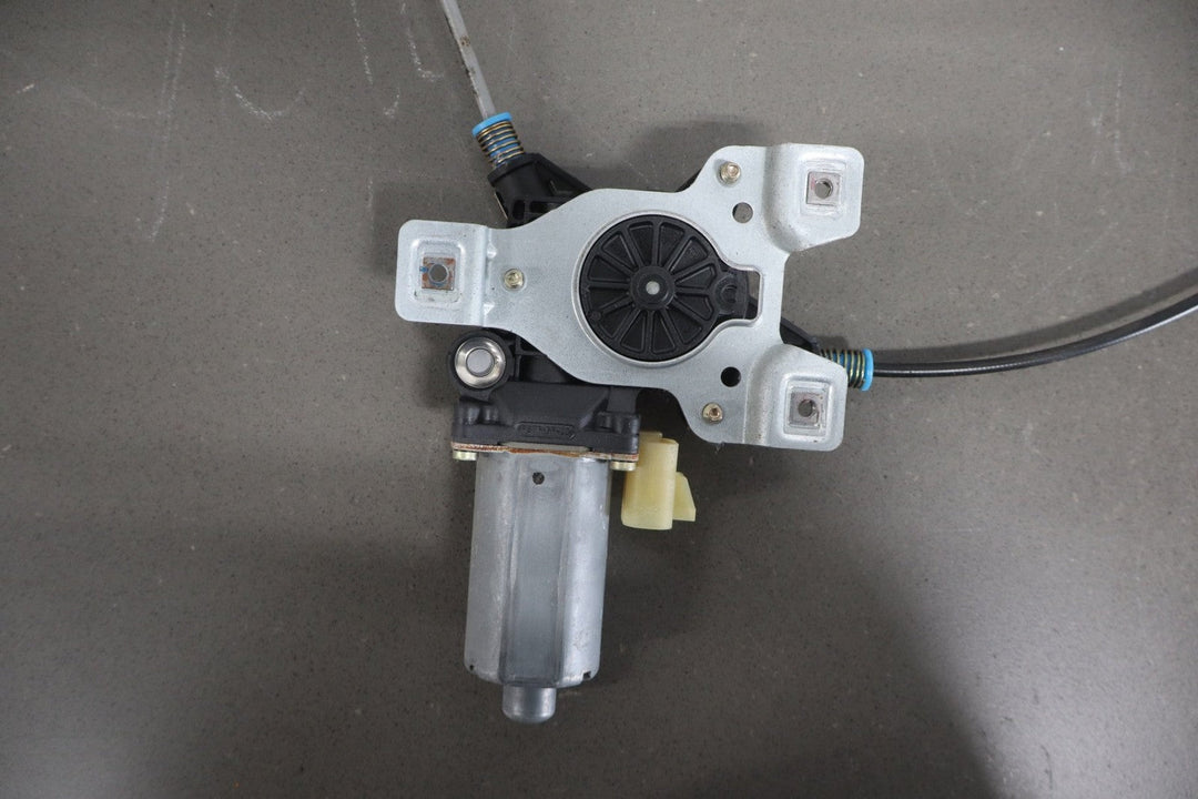 2003 - 2009 Hummer H2 Right Rear Door Regulator 15771354 OEM