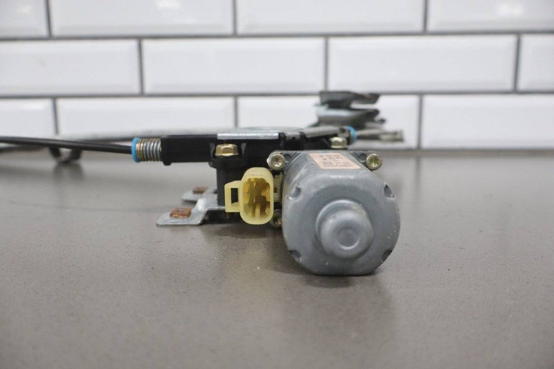 2003 - 2009 Hummer H2 Right Rear Door Regulator 15771354 OEM