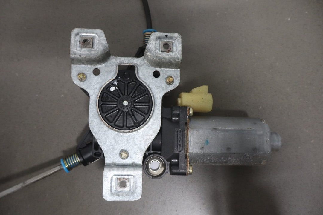 2003 - 2009 Hummer H2 Right Rear Door Regulator 15771354 OEM