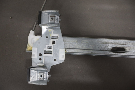 2003 - 2009 Hummer H2 Right Rear Door Regulator 15771354 OEM