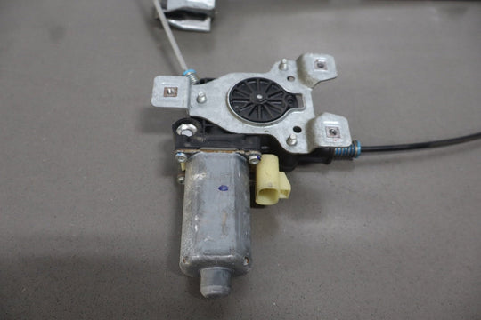 2003 - 2009 Hummer H2 Right Rear Door Regulator 15771354 OEM