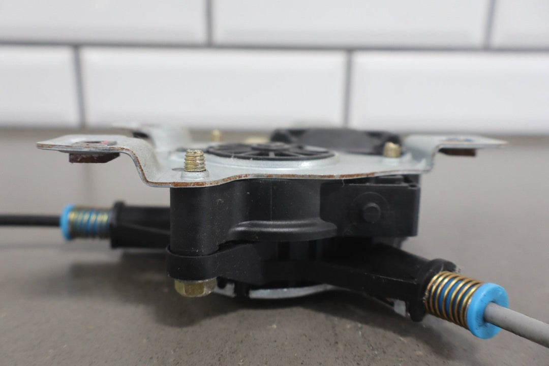 2003 - 2009 Hummer H2 Right Rear Door Regulator 15771354 OEM