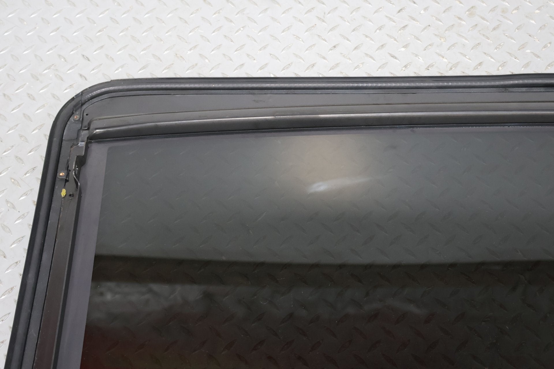 2003-2009 Hummer H2- Sunroof Glass Window 15781625