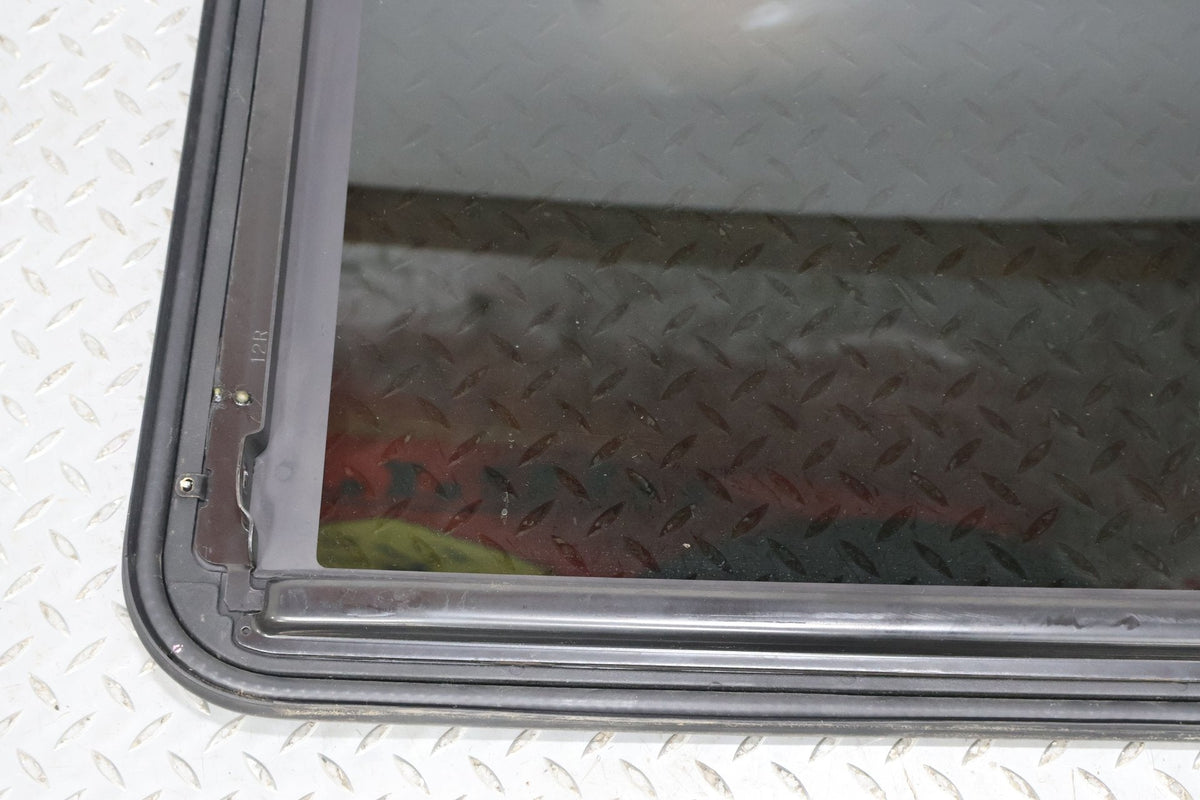 2003-2009 Hummer H2- Sunroof Glass Window 15781625