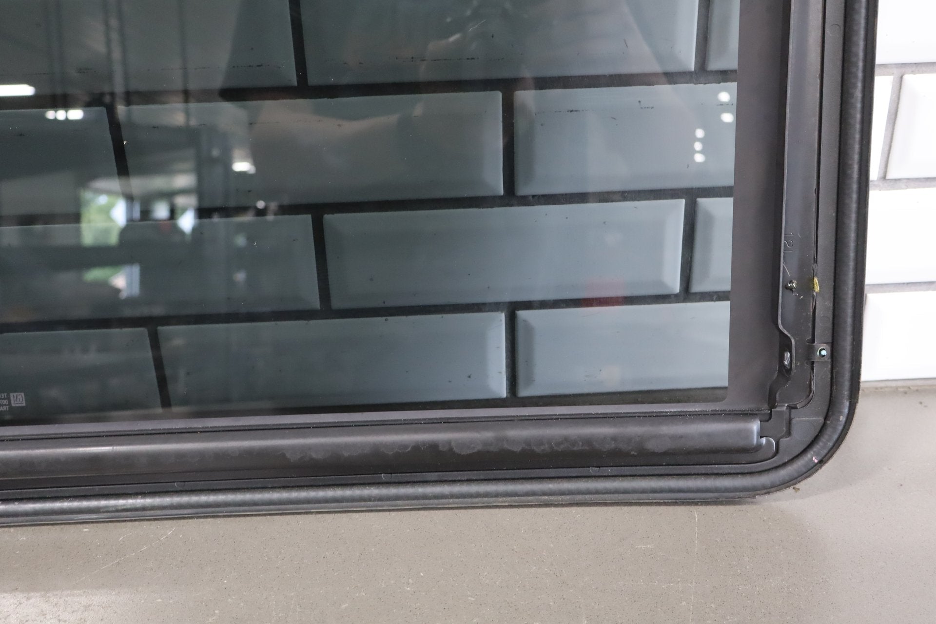 2003-2009 Hummer H2- Sunroof Glass Window 15781625