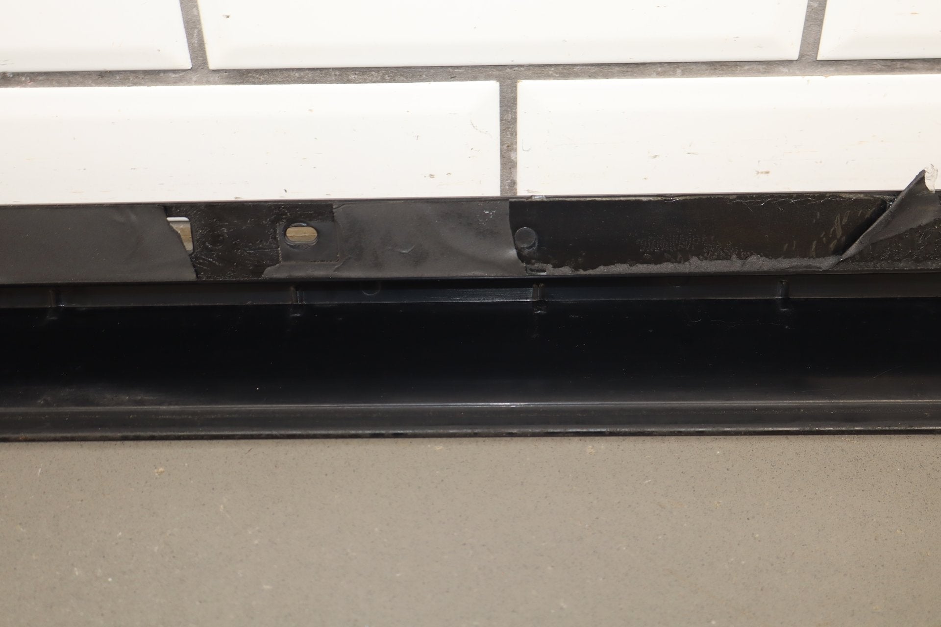 2003-2009 Hummer H2 SUV Driver Left Front Roof Molding {Part Number}