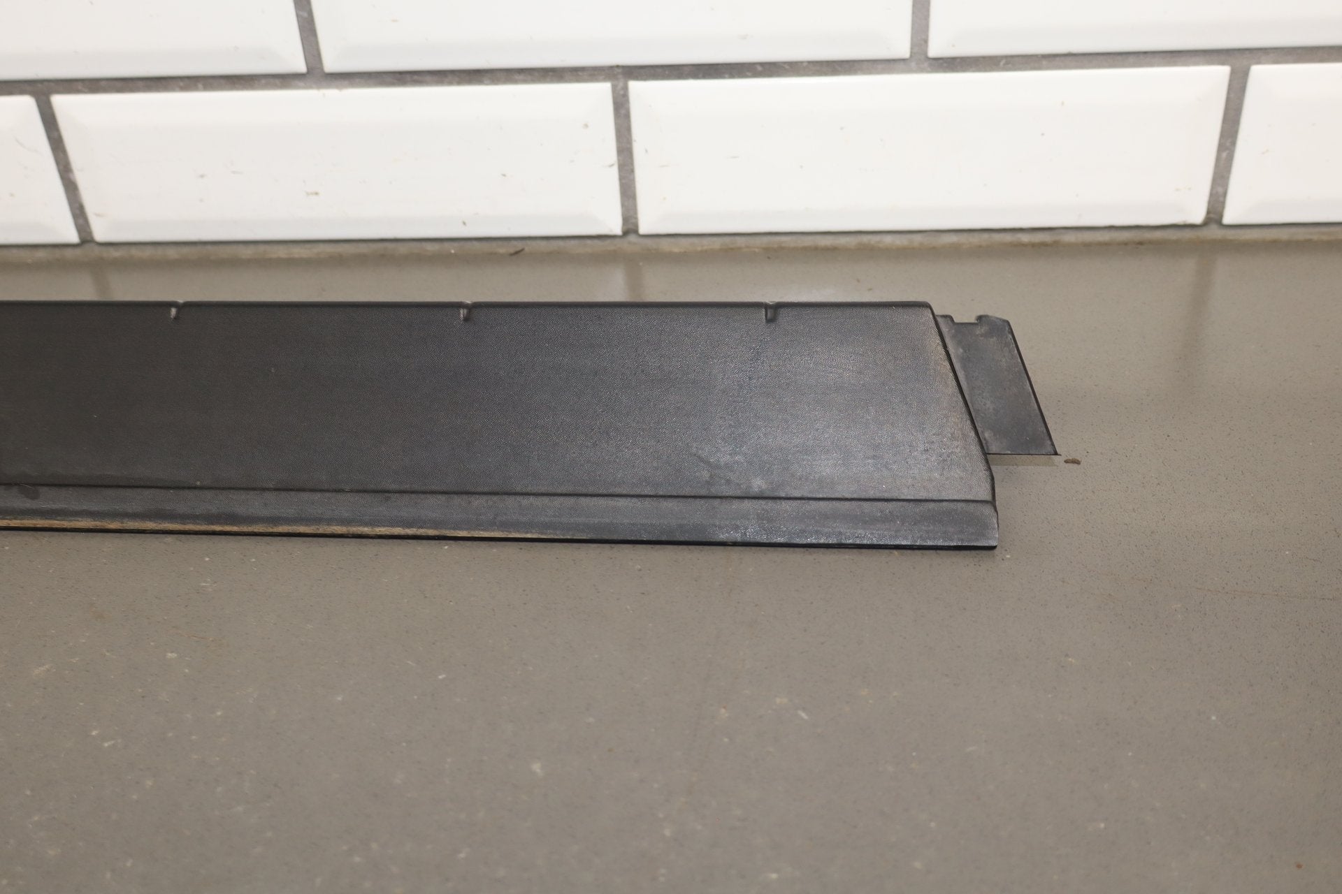 2003-2009 Hummer H2 SUV Driver Left Front Roof Molding {Part Number}