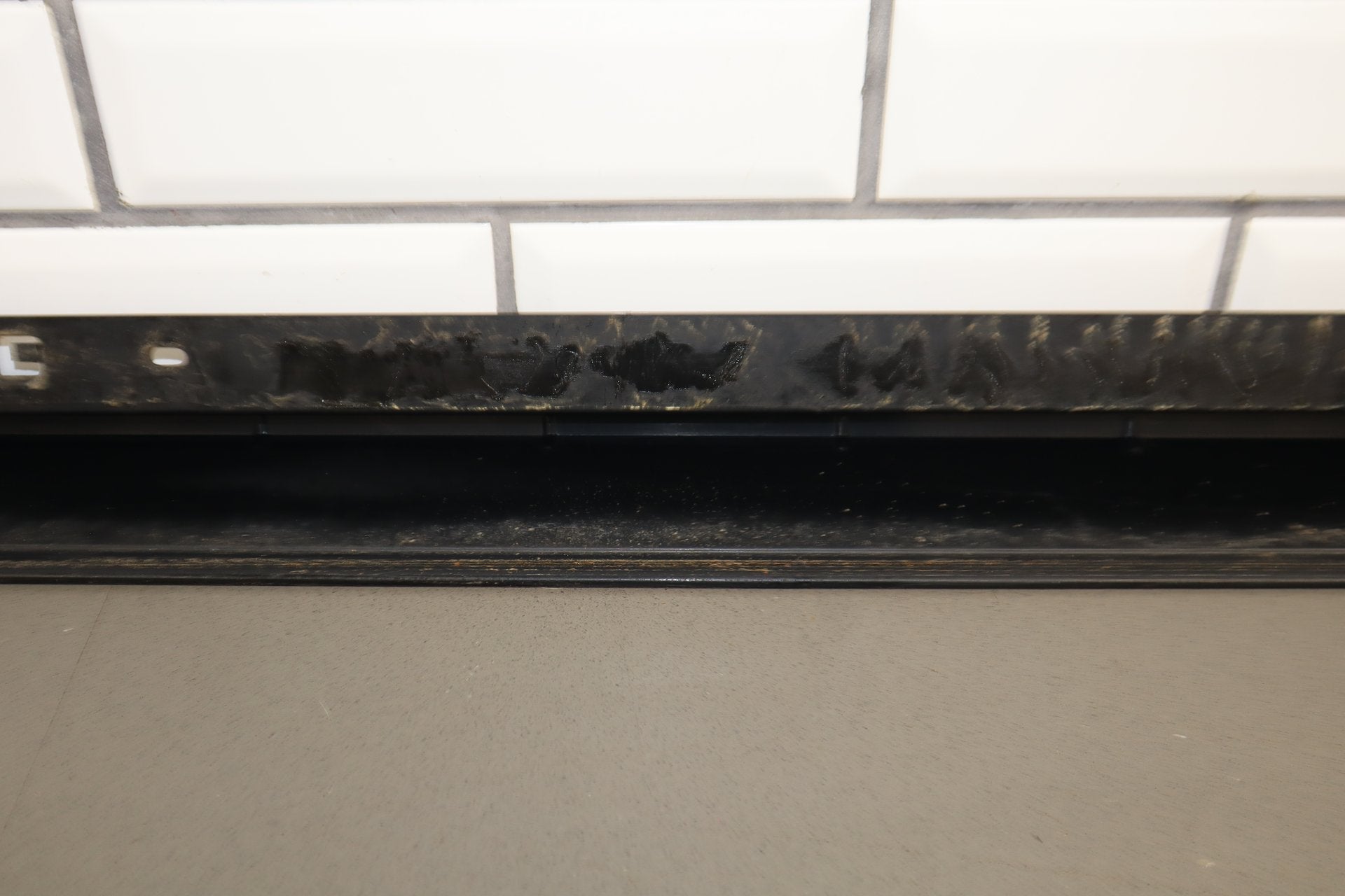 2003-2009 Hummer H2 SUV Driver Left Front Roof Molding {Part Number}