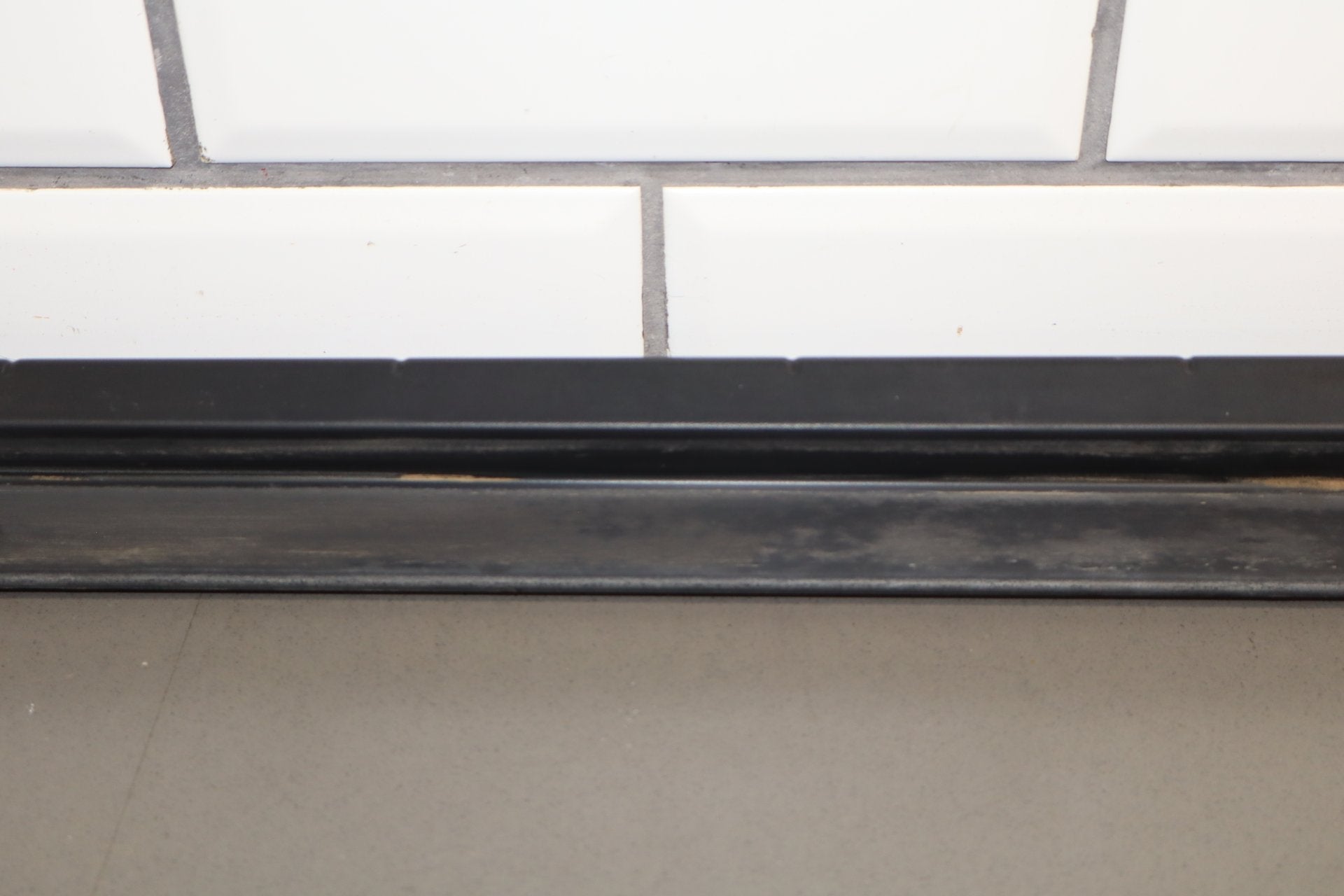 2003-2009 Hummer H2 SUV Driver Left Front Roof Molding {Part Number}