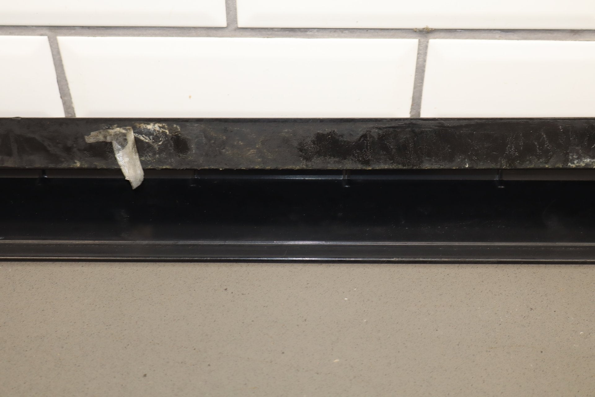 2003-2009 Hummer H2 SUV Driver Left Front Roof Molding {Part Number}