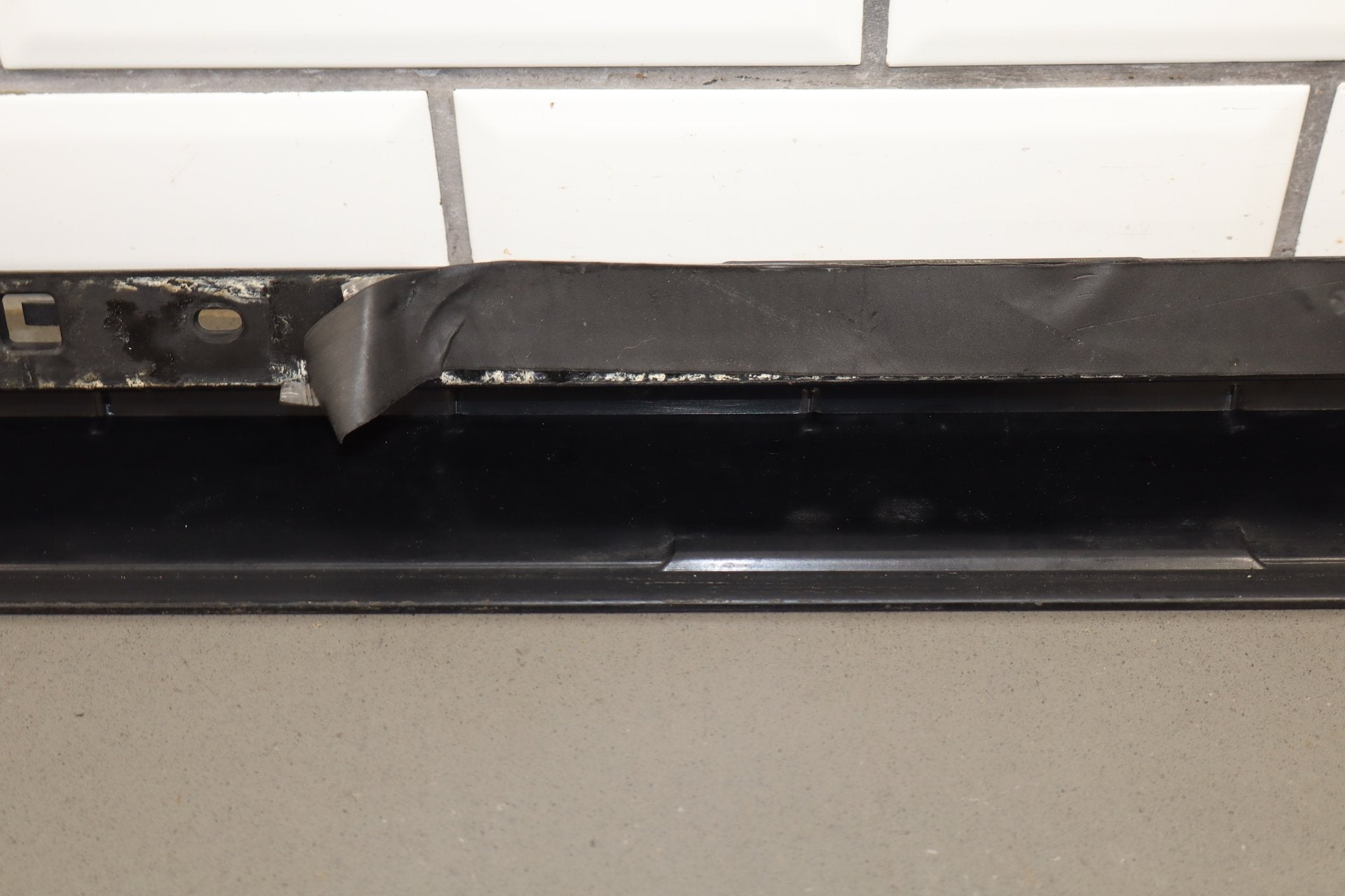 2003-2009 Hummer H2 SUV Driver Left Front Roof Molding {Part Number}