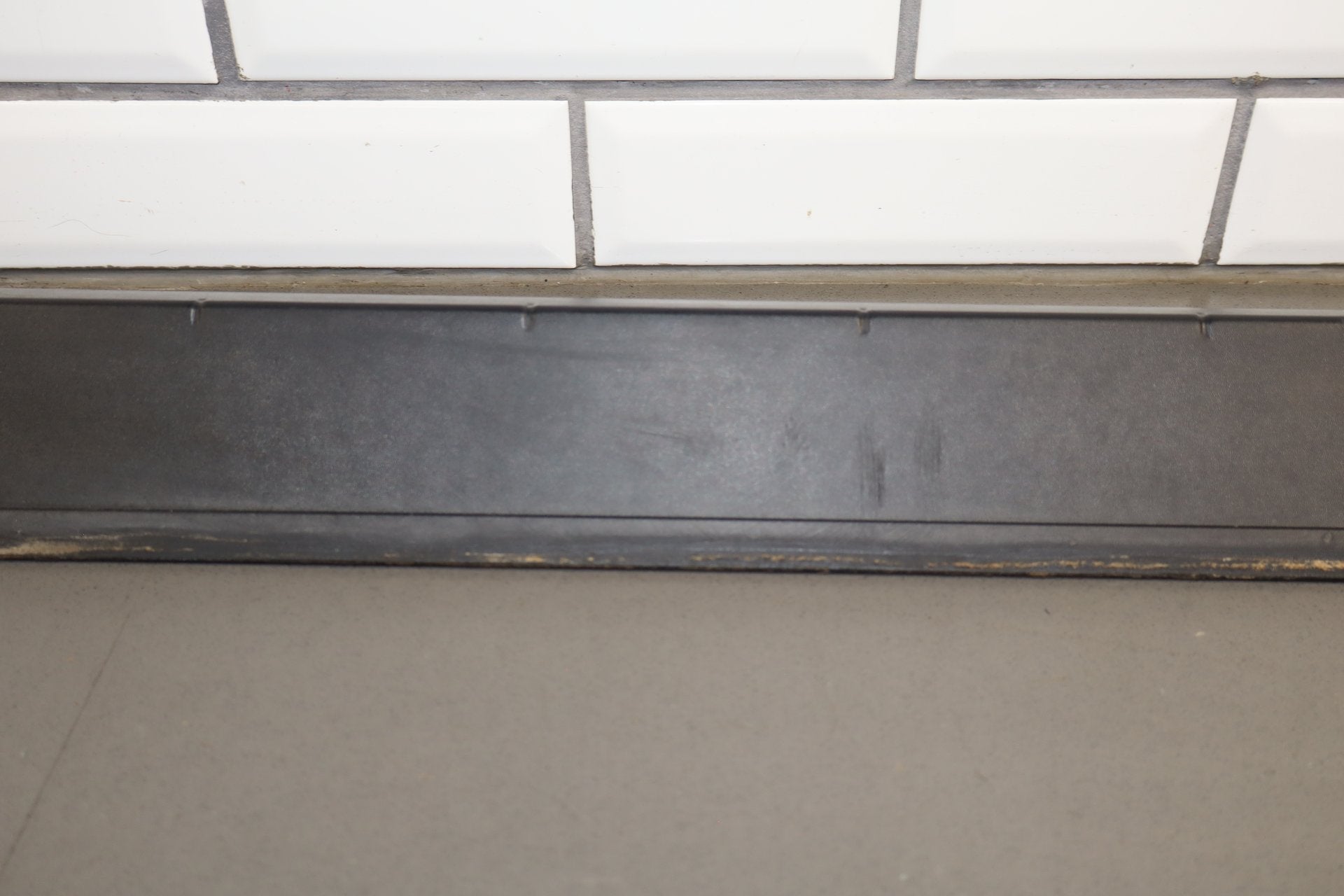 2003-2009 Hummer H2 SUV Driver Left Front Roof Molding {Part Number}