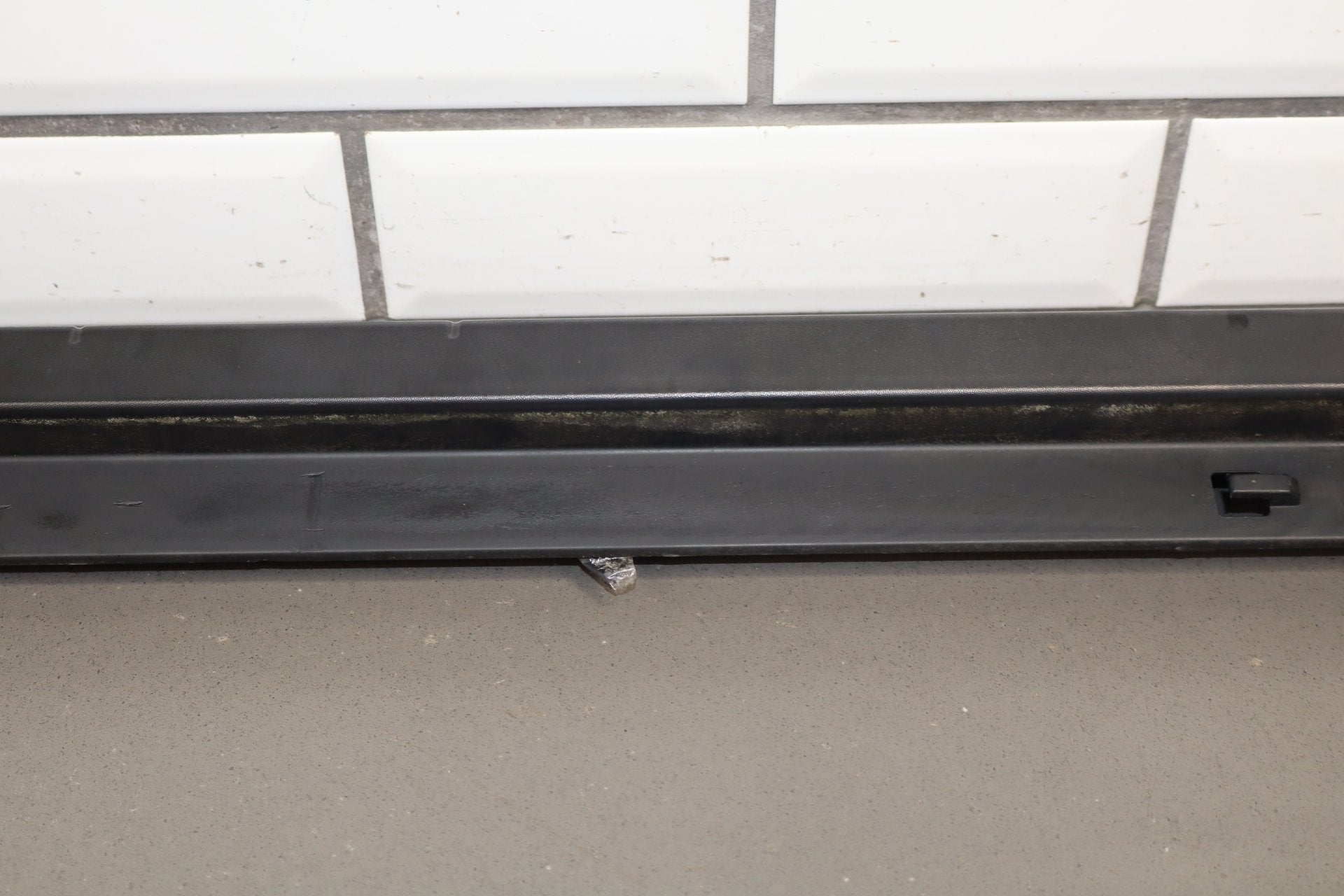 2003-2009 Hummer H2 SUV Driver Left Front Roof Molding {Part Number}