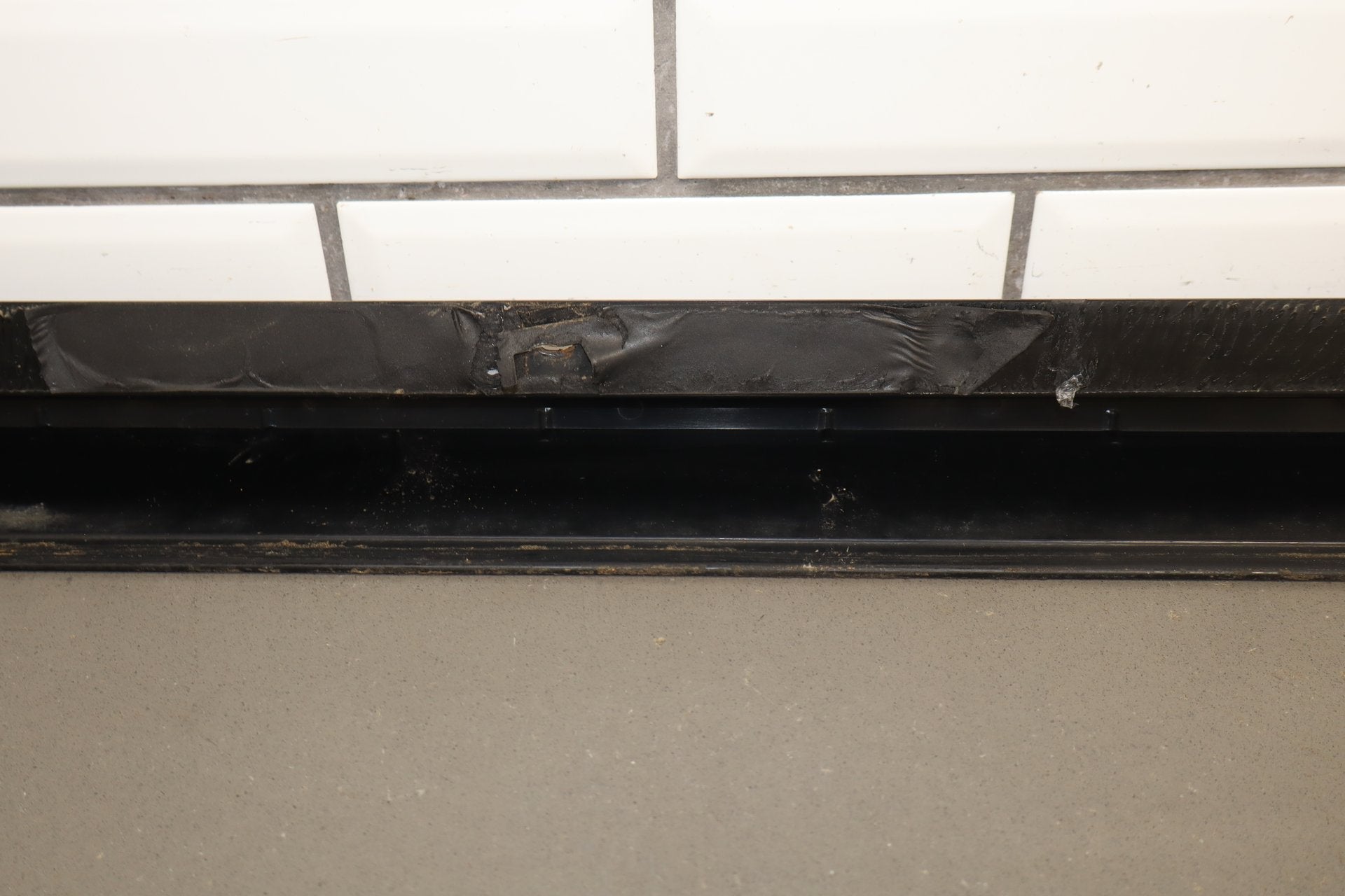 2003-2009 Hummer H2 SUV Driver Left Front Roof Molding {Part Number}
