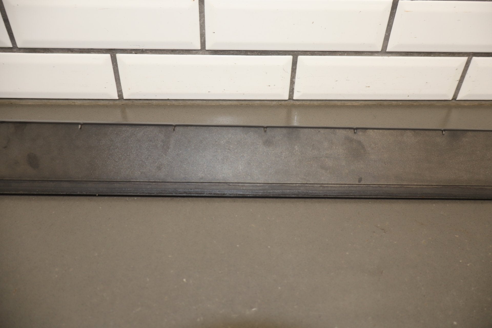2003-2009 Hummer H2 SUV Driver Left Front Roof Molding {Part Number}