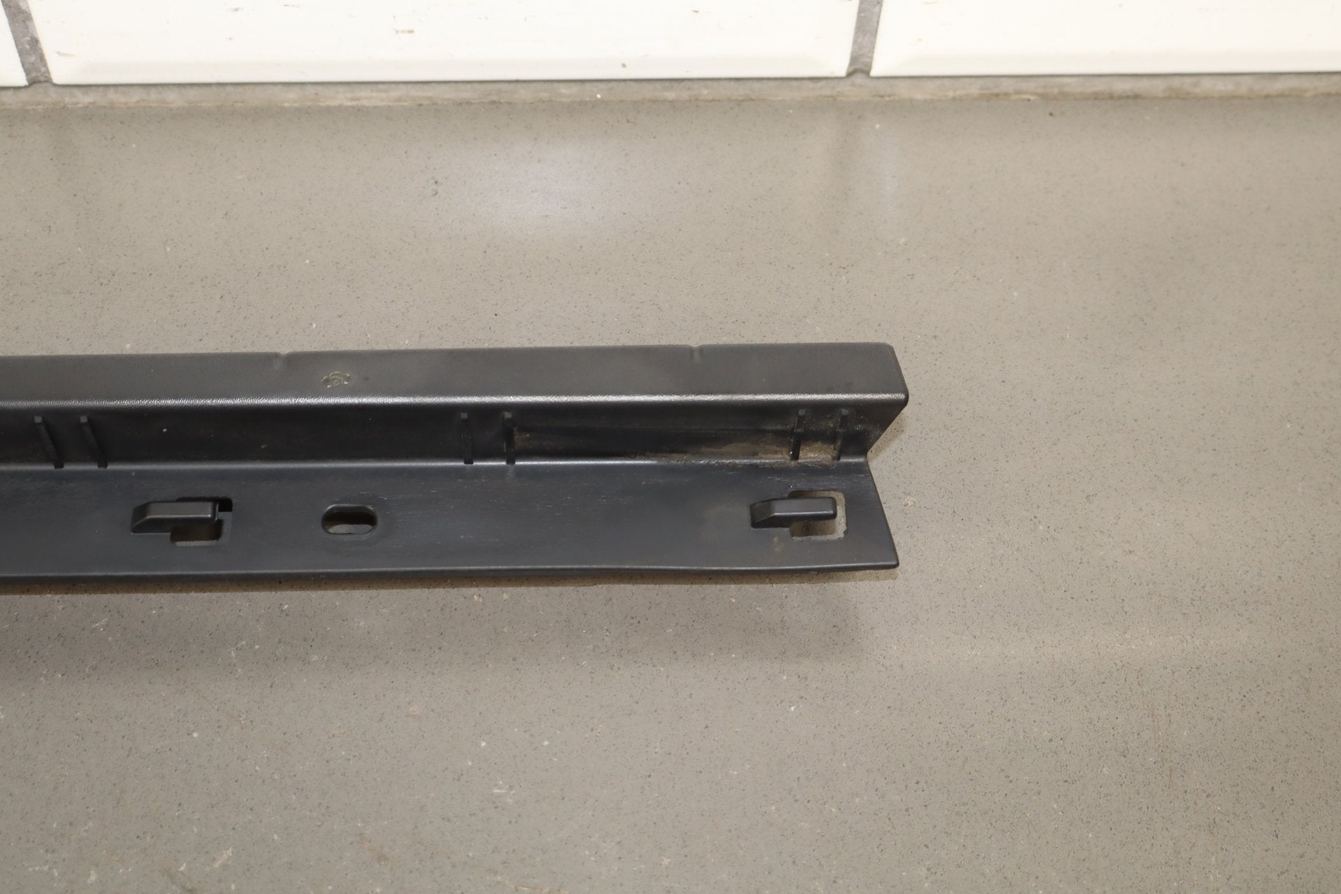 2003-2009 Hummer H2 SUV Driver Left Rear Roof Molding 15241411