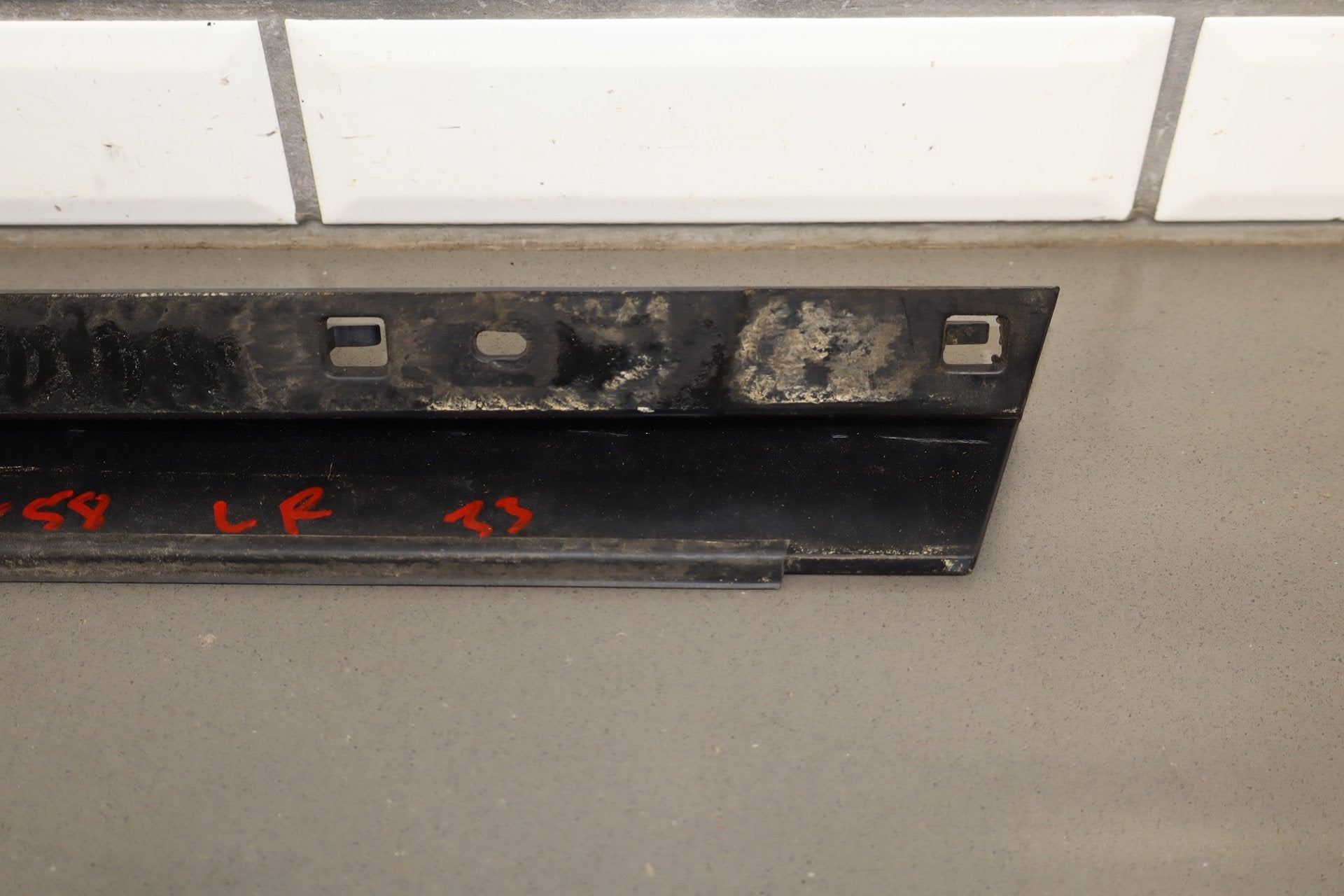 2003-2009 Hummer H2 SUV Driver Left Rear Roof Molding 15241411