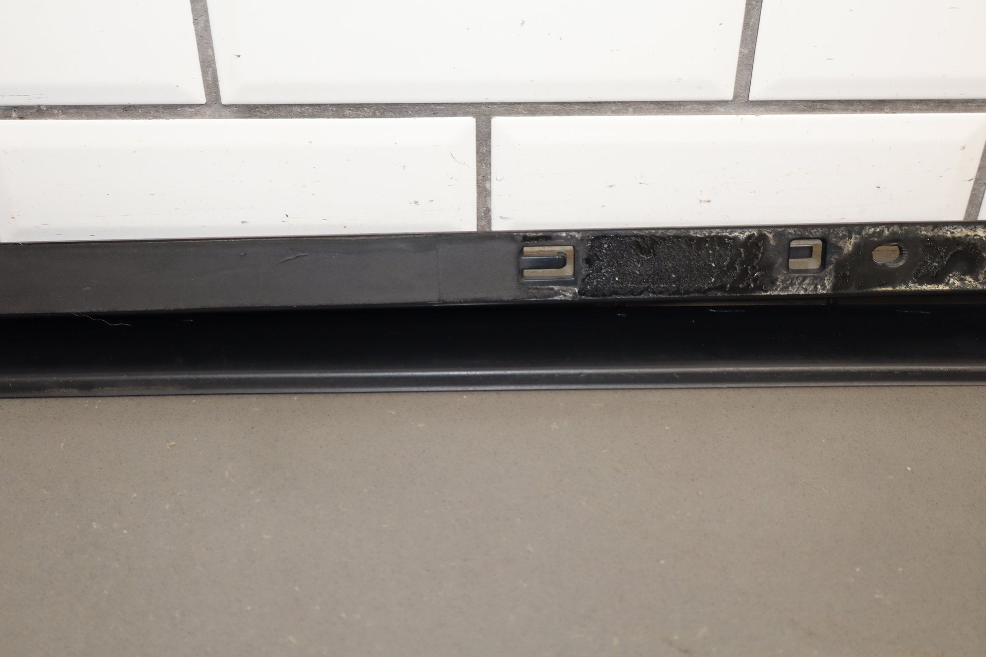 2003-2009 Hummer H2 SUV Driver Left Rear Roof Molding 15241411