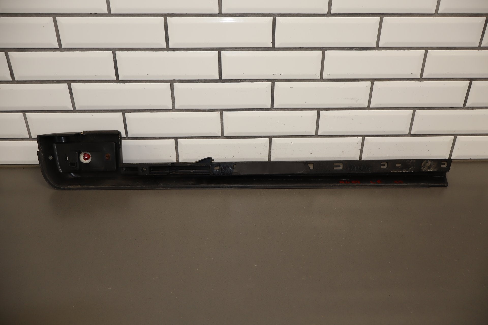 2003-2009 Hummer H2 SUV Driver Left Rear Roof Molding 15241411