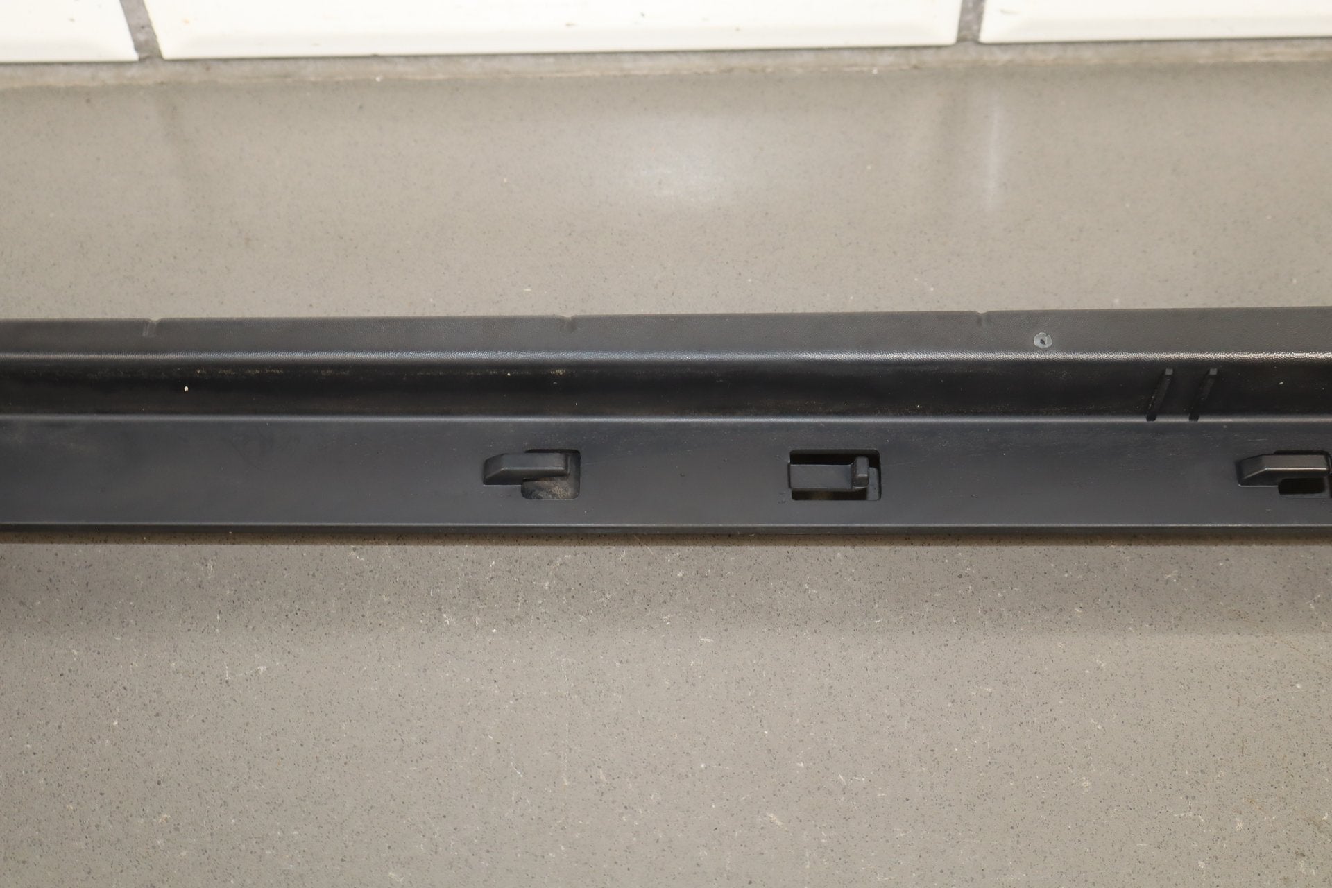 2003-2009 Hummer H2 SUV Driver Left Rear Roof Molding 15241411