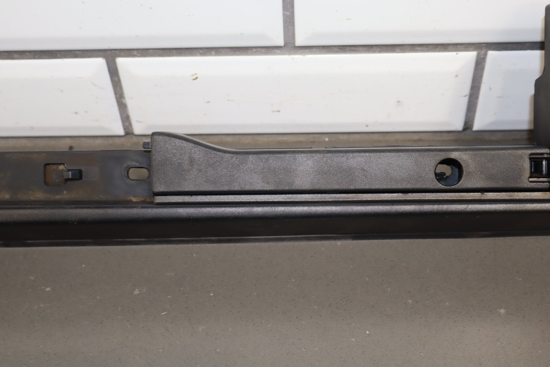 2003-2009 Hummer H2 SUV Driver Left Rear Roof Molding 15241411