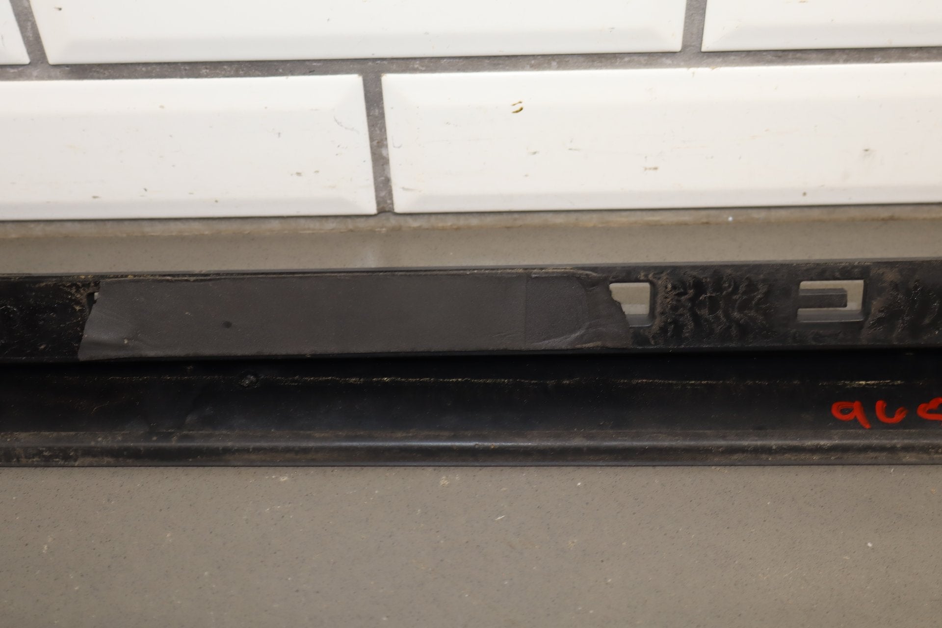 2003-2009 Hummer H2 SUV Driver Left Rear Roof Molding 15241411