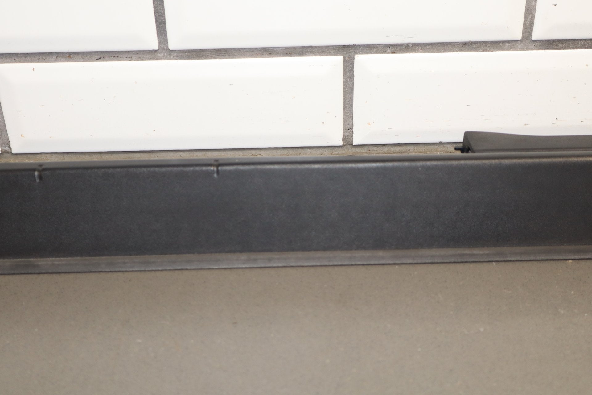 2003-2009 Hummer H2 SUV Driver Left Rear Roof Molding 15241411