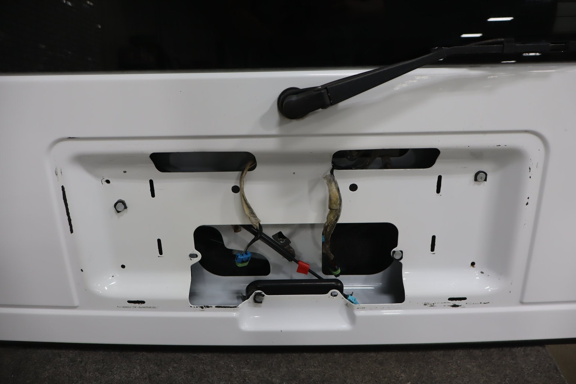 2003-2009 Hummer H2 SUV Hatch Decklid Olympic White 50