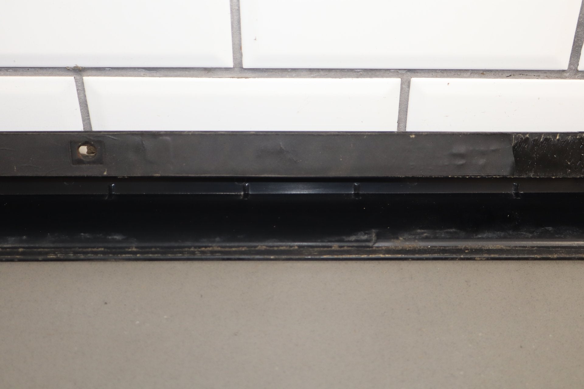 2003-2009 Hummer H2 SUV Passenger Right Front Roof Molding 15241412