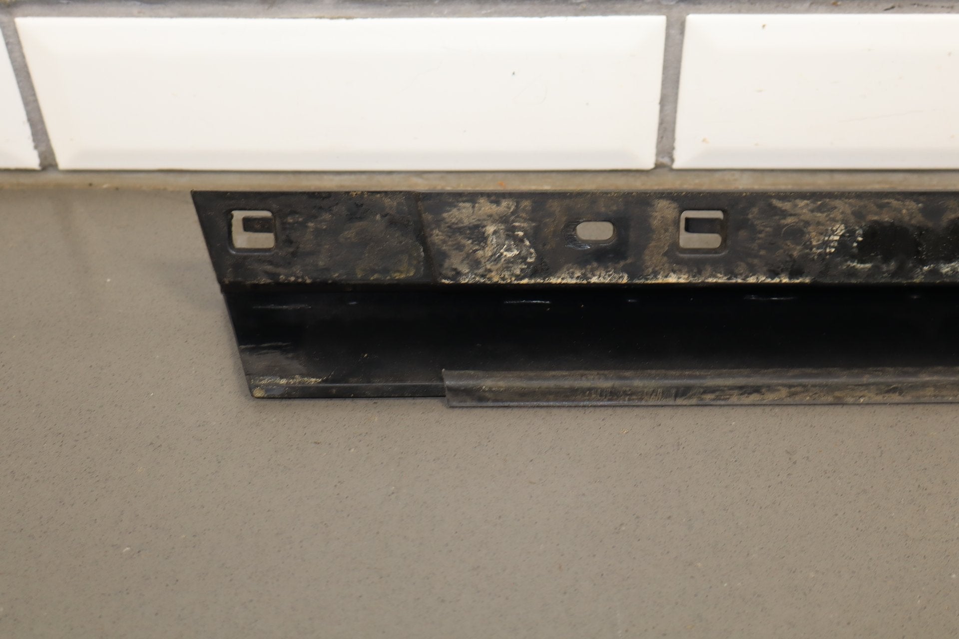 2003-2009- Hummer H2 SUV Passenger Right Rear Roof Molding