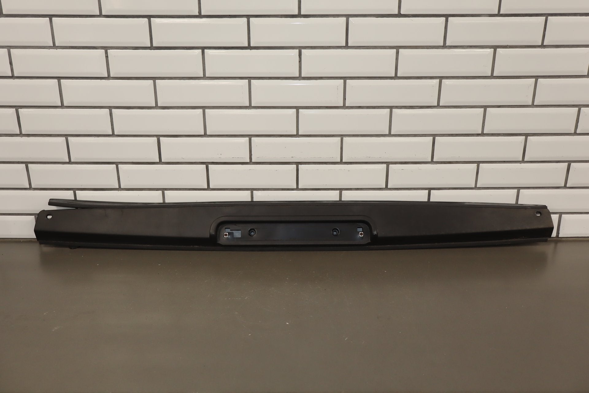 2003-2009 Hummer H2 SUV- Tailgate Upper Spoiler 15114966