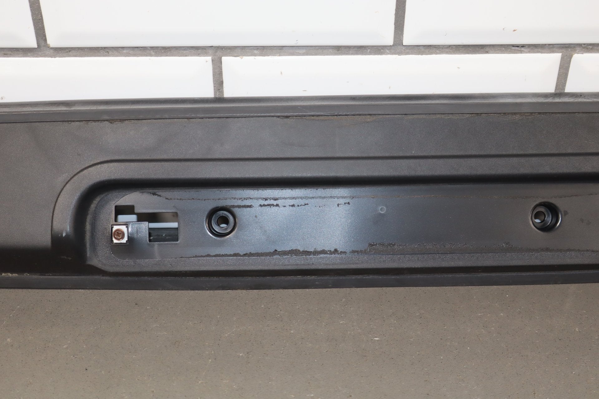 2003-2009 Hummer H2 SUV- Tailgate Upper Spoiler 15114966