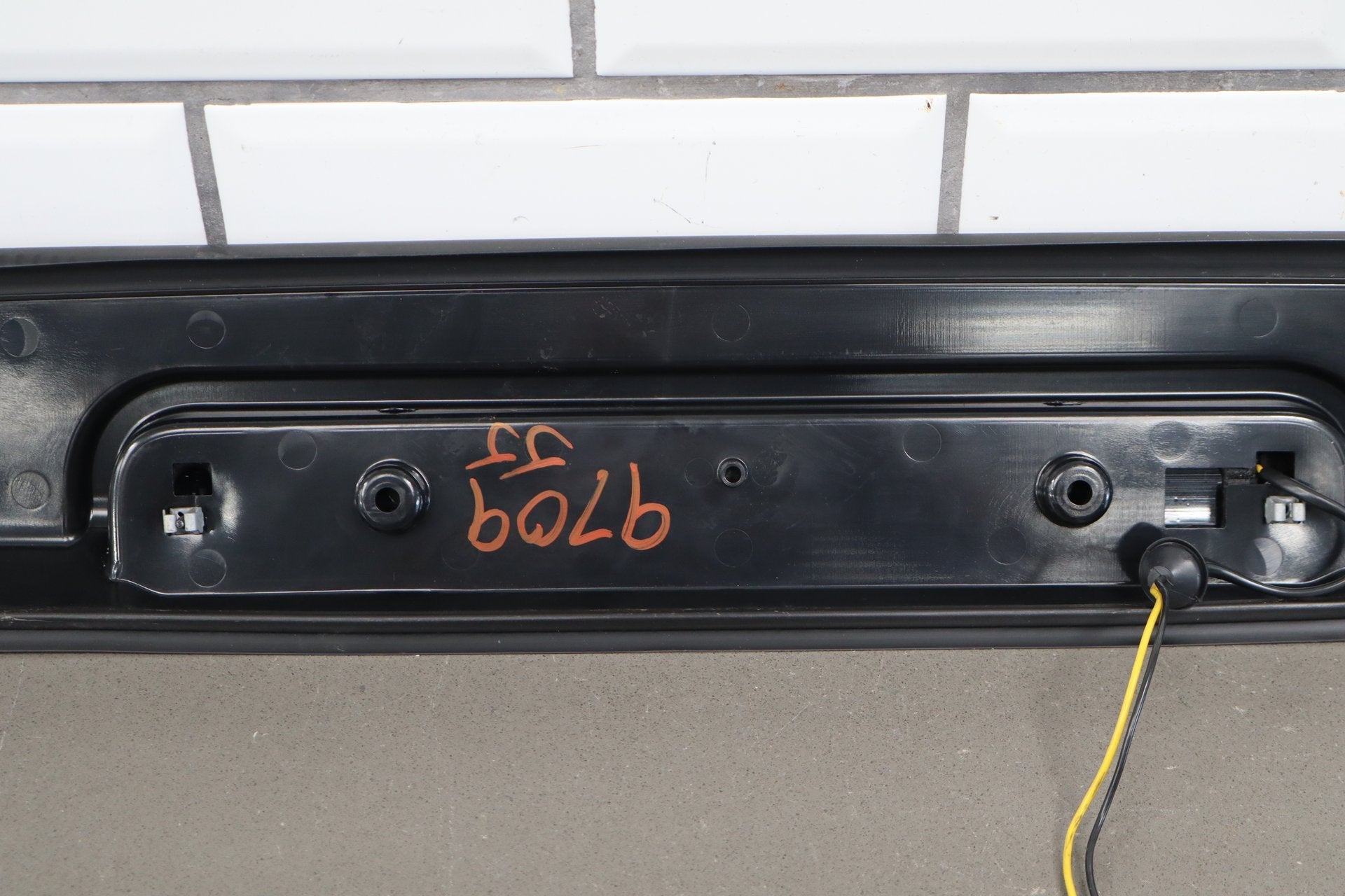 2003-2009 Hummer H2 SUV - Tailgate Upper Spoiler 15114966
