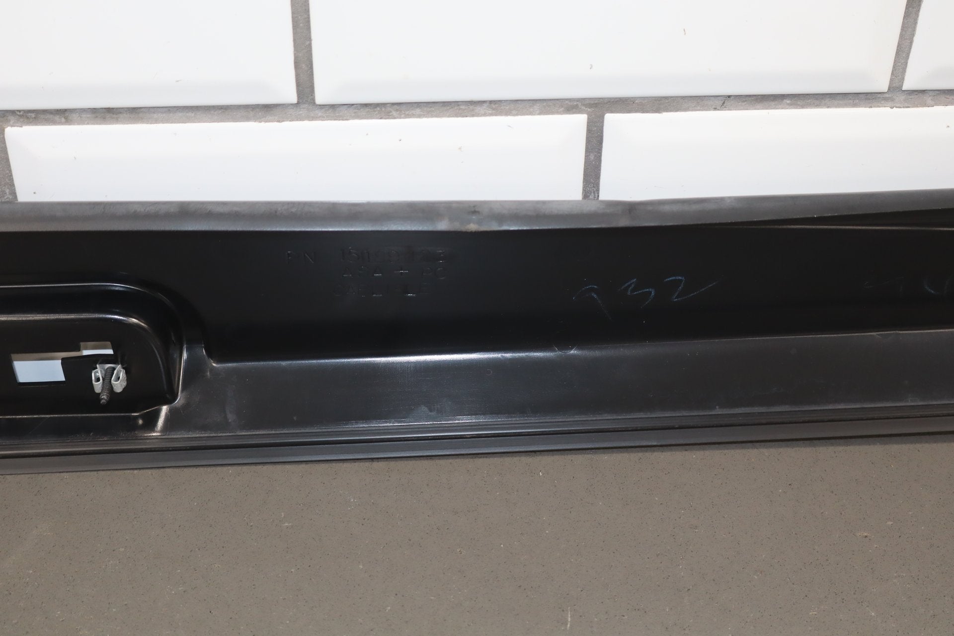 2003-2009 Hummer H2 SUV- Tailgate Upper Spoiler 15114966