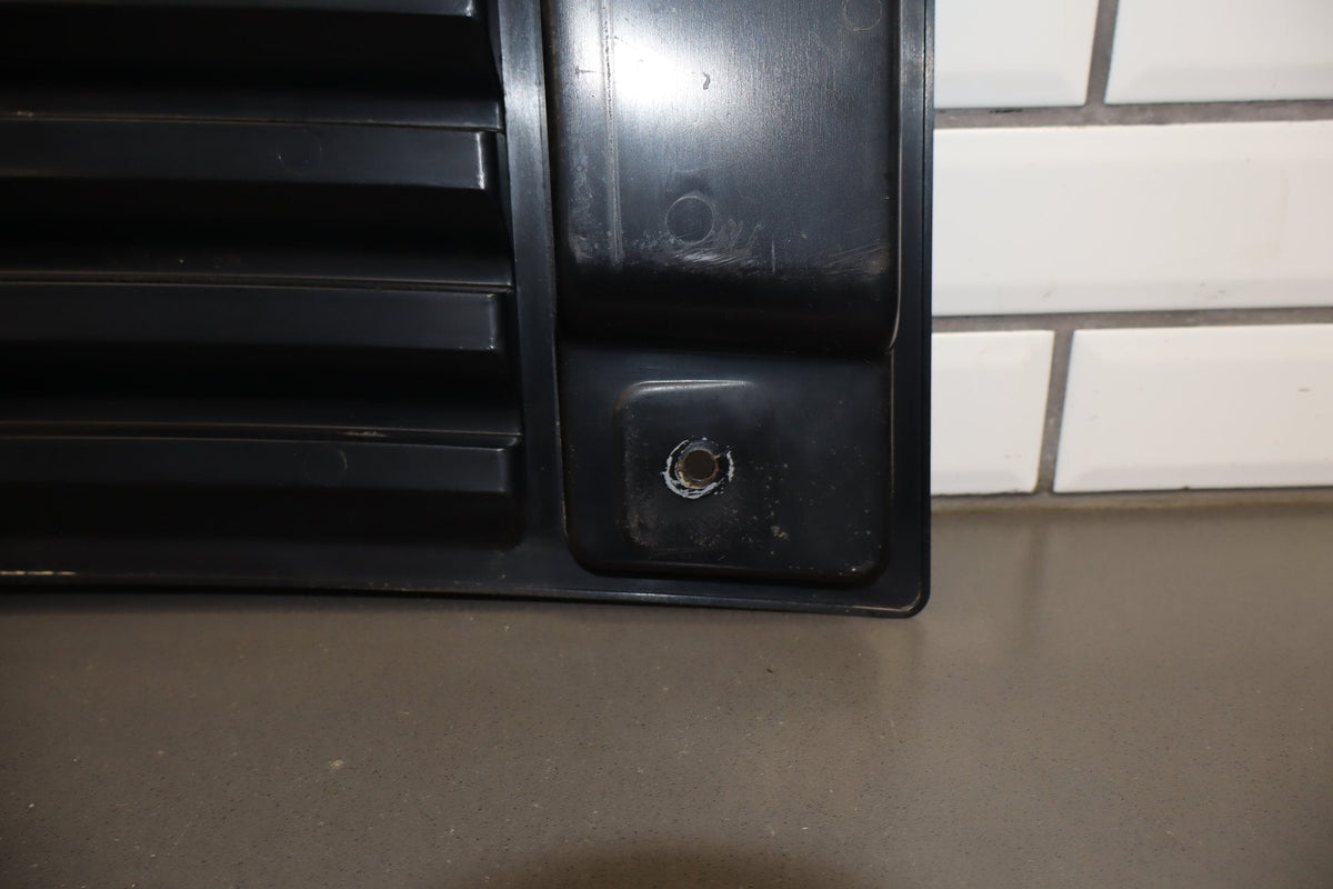 2003-2009 Hummer H2 Upper Hood Grille- No Handles