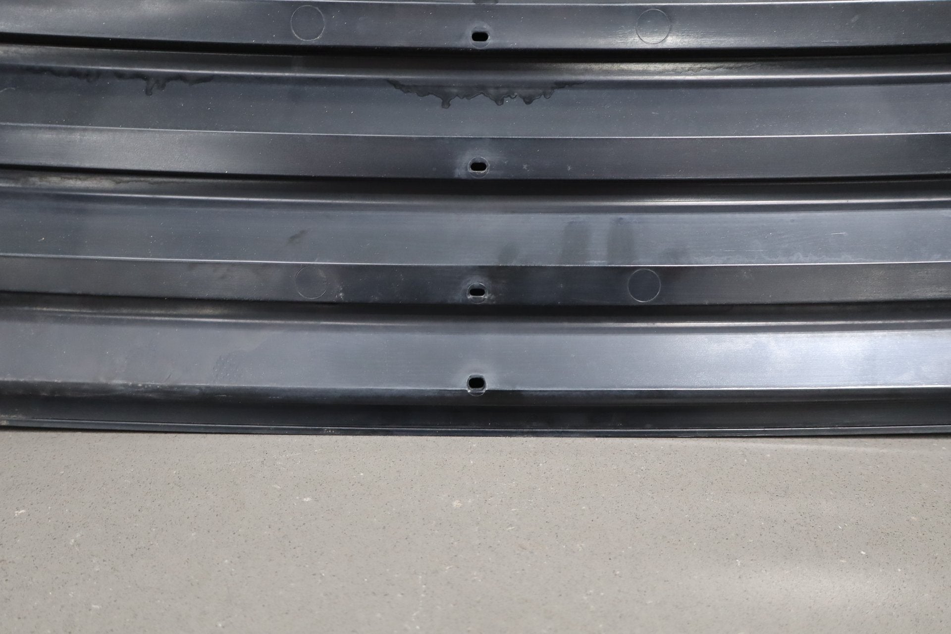 2003-2009 Hummer H2 Upper Hood Grille- No Handles