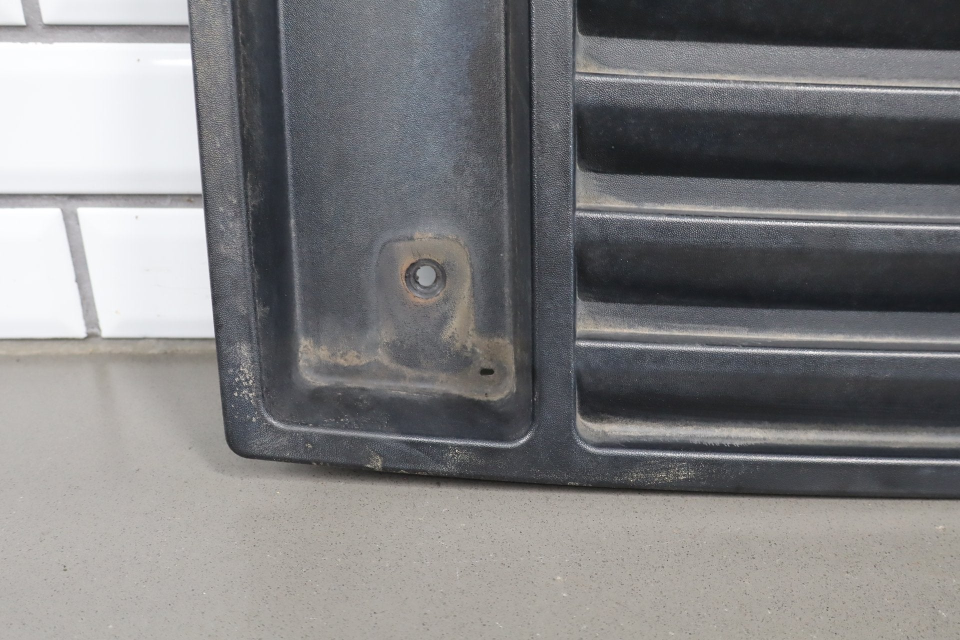 2003-2009 Hummer H2 Upper Hood Grille- No Handles