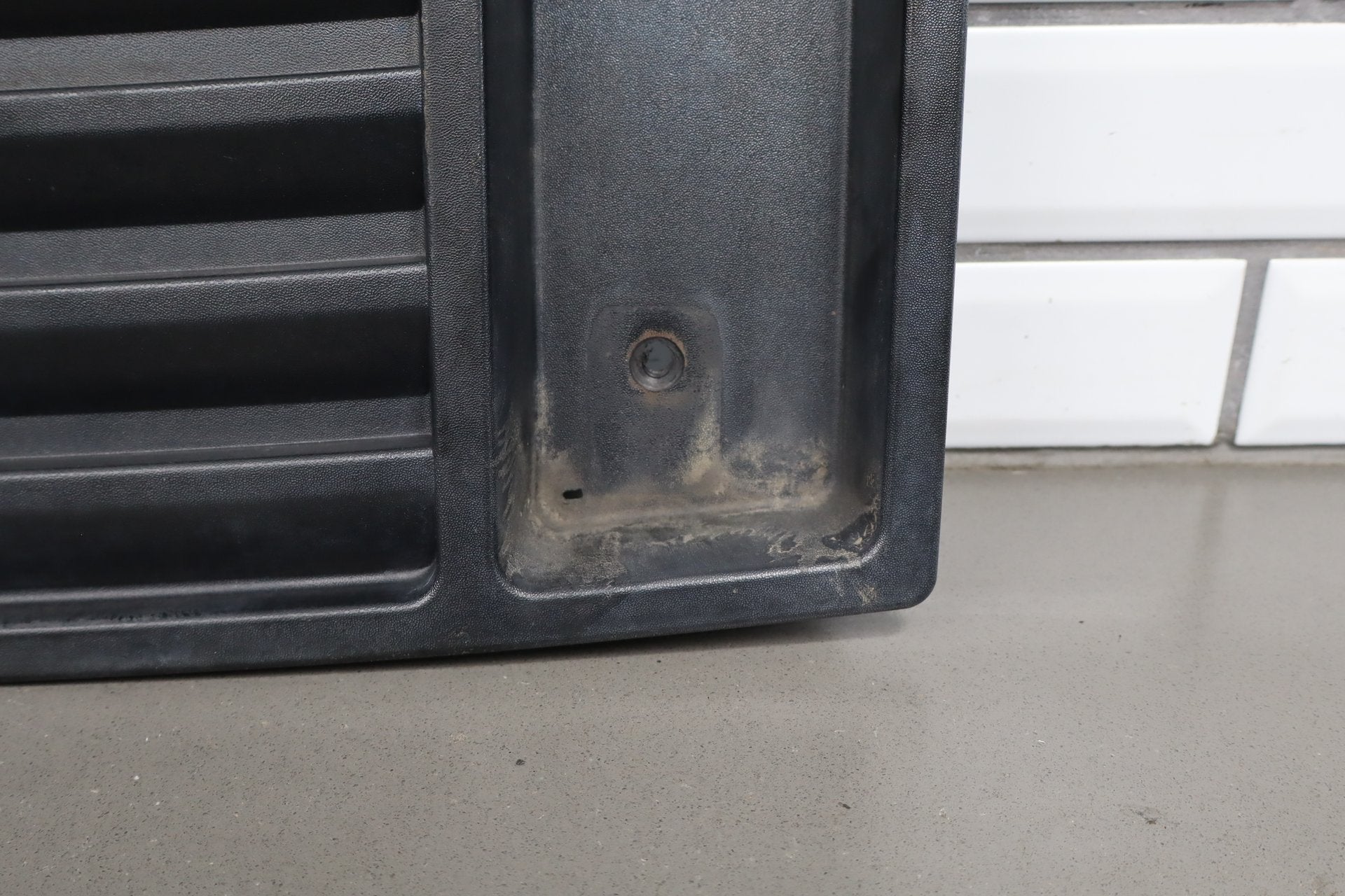 2003-2009 Hummer H2 Upper Hood Grille- No Handles
